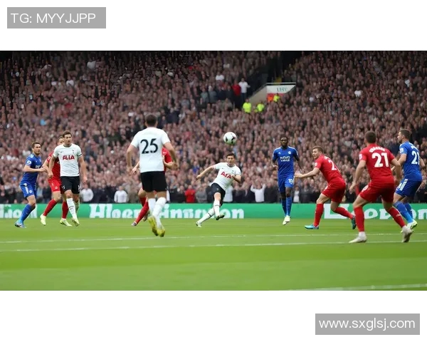 胡歌热爱足球的背后故事与他在绿茵场上的精彩瞬间分享