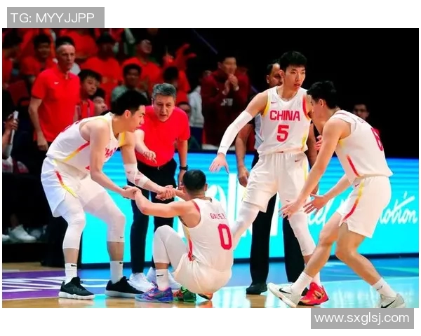 中国男篮迎战俄罗斯队全力争胜展现团队精神与竞技风采